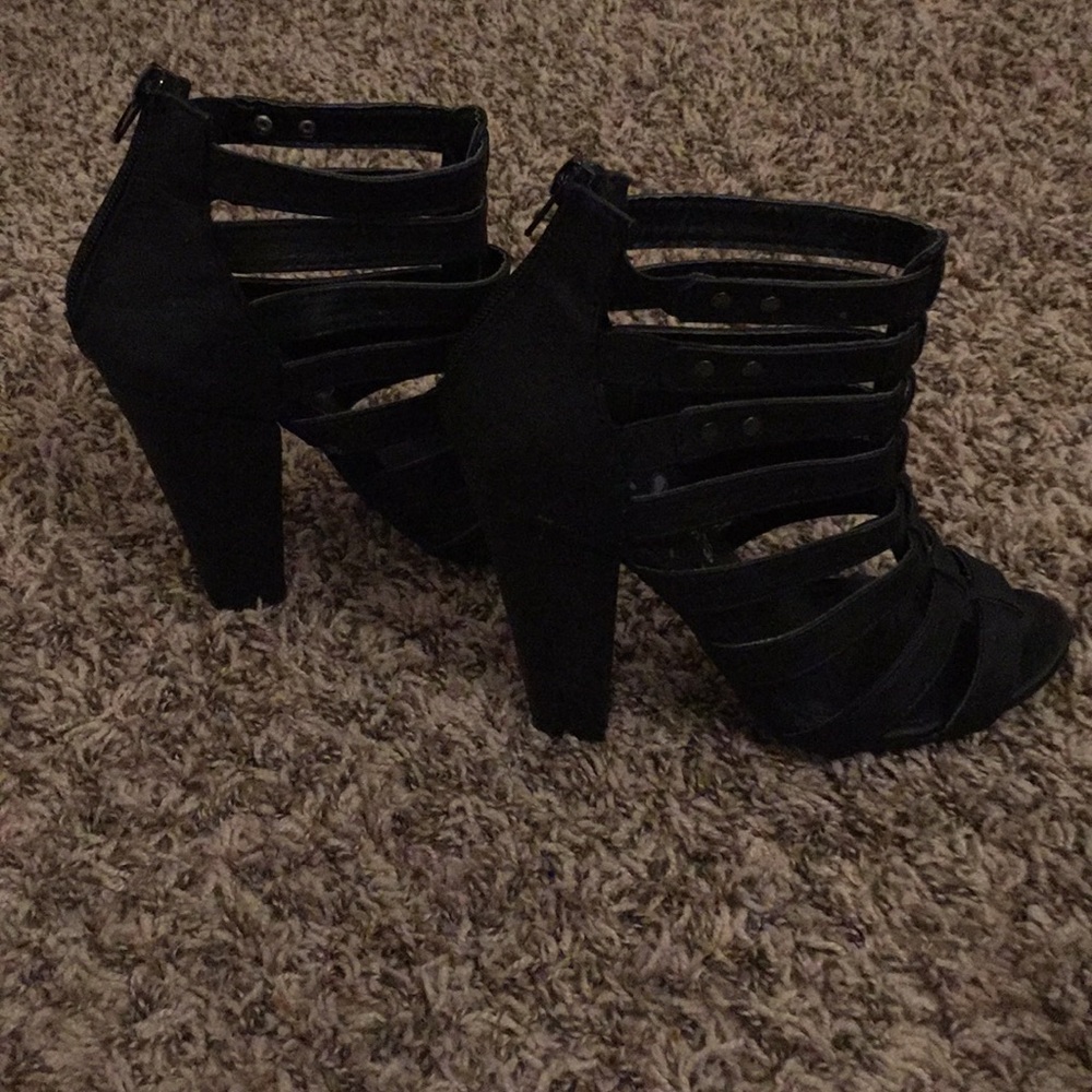 Cute heels!6/7